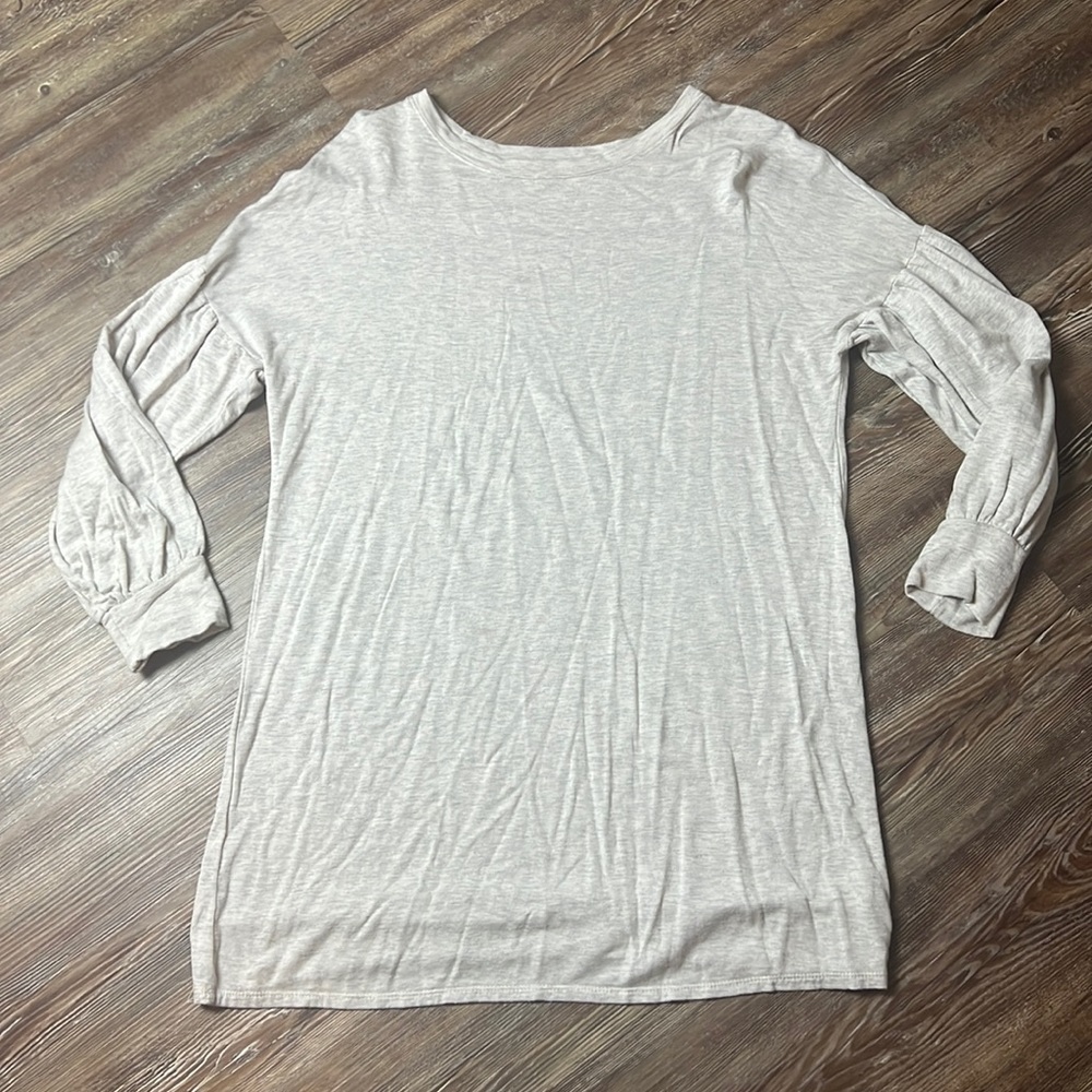 SOCIALITE white/cream top with ruffled sleeve detailing